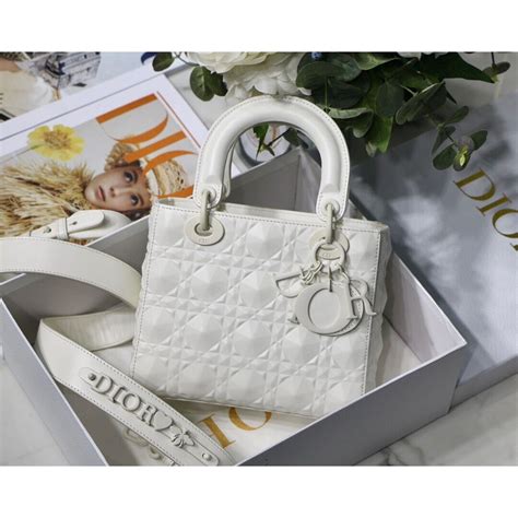 dior di vitello|Borsa a tracolla Lady Dior mini in pelle di vitello con  .